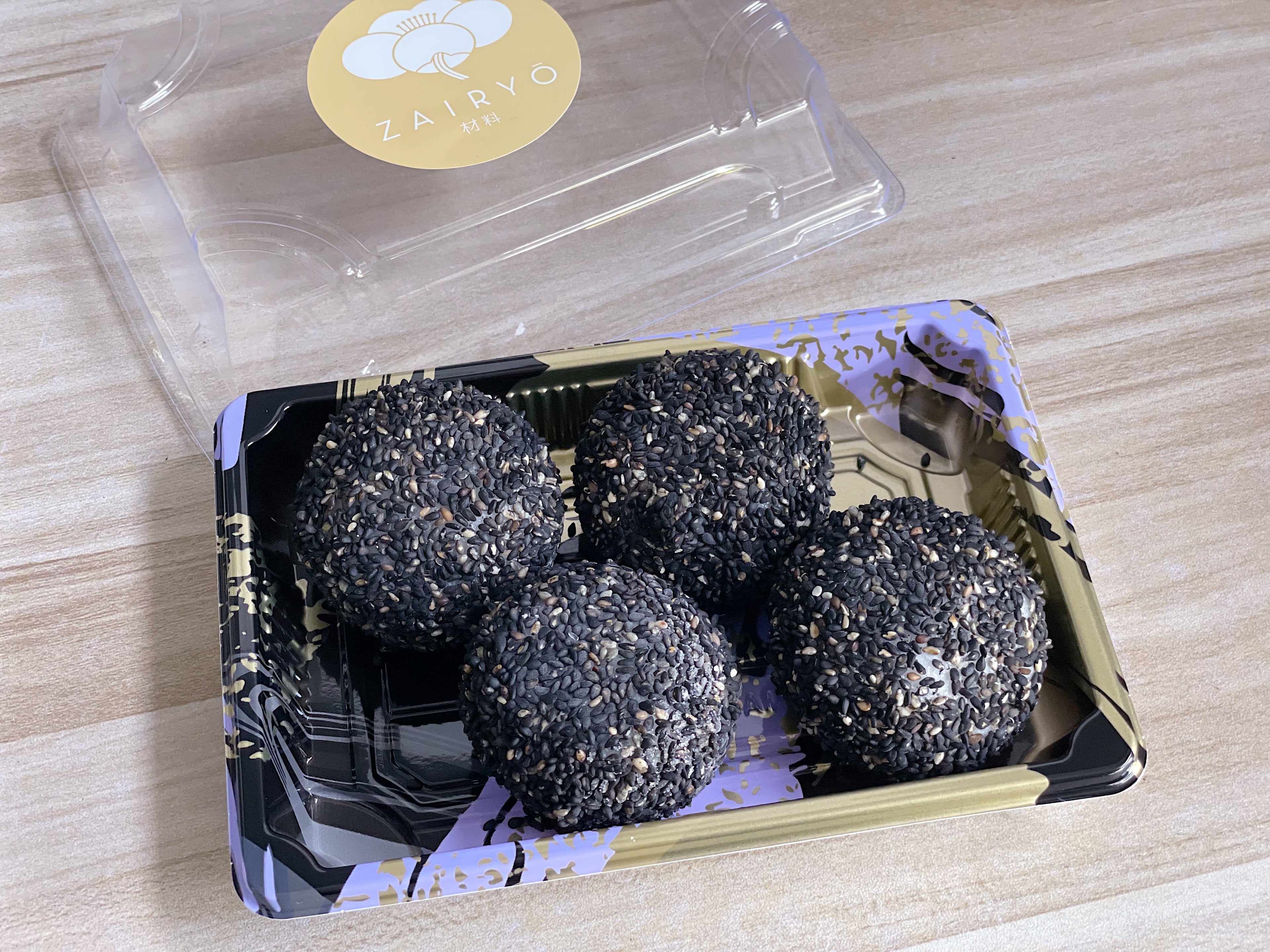 Kuro Goma (Black Sesame) Daifuku 4PC 黒ごま大福